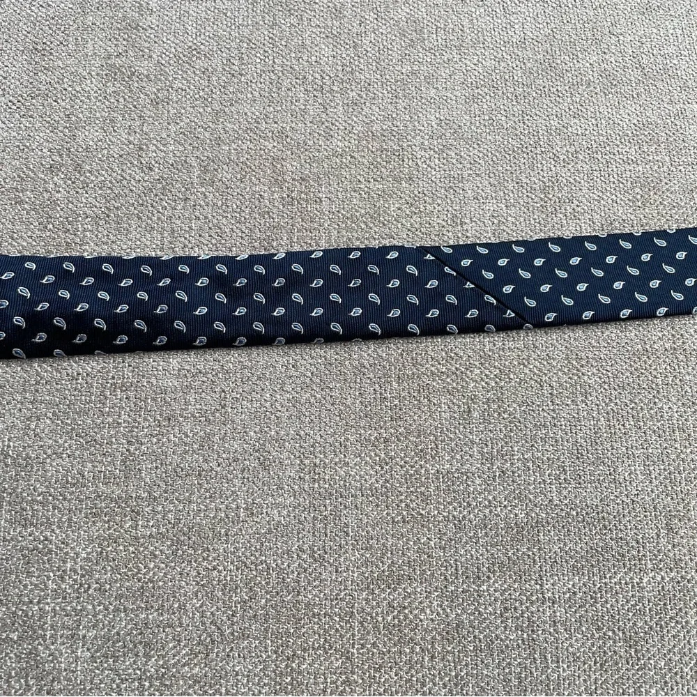 Brooks Brothers 346 Neck Tie Navy Blue Pure Silk USA Stain Resistant Paisley